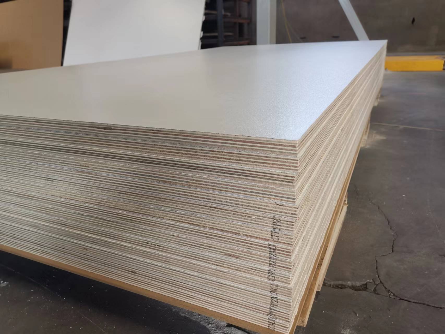 5mm 6mm 12mm 15mm 16mm 18mm 25mm High quality AAA grade E0 grade Combi core melamine plywood